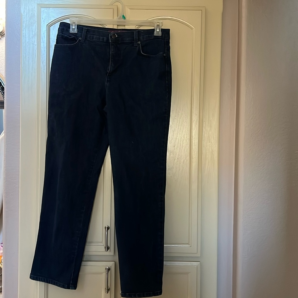 NWOT sz 12 Gloria Vanderbilt Amanda style jeans. Washed in tide/downy.